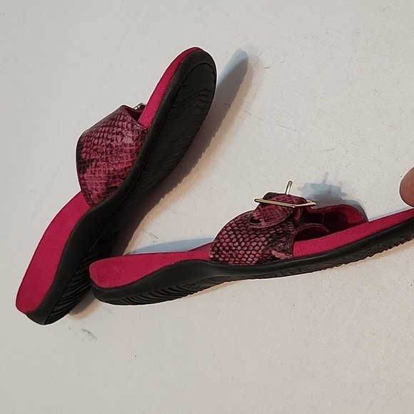 Vionic Women's Fuchsia Snakeskin Slide Sandals - Picture 10 of 10